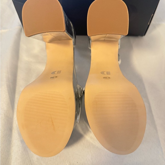 D’Amelio Silver Heels, size women’s 6.5
-chic platform block heels - Picture 3 of 3